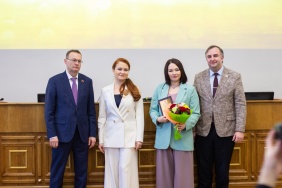 Заместитель председателя Законодательного Собрания Олег Гербер поздравил победителей конкурсов журналистских работ на лучшее освещение деятельности областного парламента