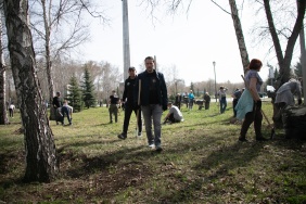 Депутаты и сотрудники аппарата Законодательного Собрания вышли на субботник