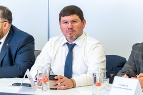 Вопрос о мерах поддержки предпринимательства в 2022 году в условиях внешнего санкционного давлении обсудил комитет по экономической политике на выездном заседании в Центре «Мой бизнес»