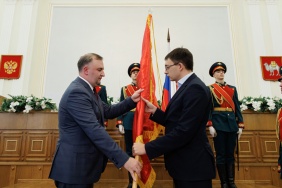 Церемония передачи копий боевых знамен воинских формирований