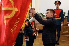 Церемония передачи копий боевых знамен воинских формирований