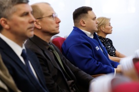 Церемония передачи копий боевых знамен воинских формирований