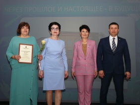 Депутат Законодательного Собрания Татьяна Кузнецова поздравила «Златоустовский техникум технологий и экономики» с 60-летним юбилеем со дня основания Златоустовского металлургического колледжа