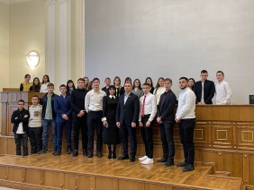 Депутат Арман Аракелян принял участие в проведении экскурсии по зданию Законодательного Собрания Челябинской области для студентов Троицкого филиала ЧелГУ