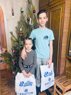 Депутаты Законодательного Собрания продолжают исполнять заветные мечты детей в рамках новогодних благотворительных акций