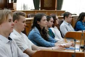Парламентский урок для старшеклассников провели депутаты Законодательного Собрания