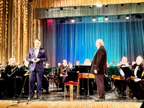 При поддержке заместителя председателя Законодательного Собрания Вадима Ромасенко в Ленинском районе состоялся концерт «Весна Победы!»