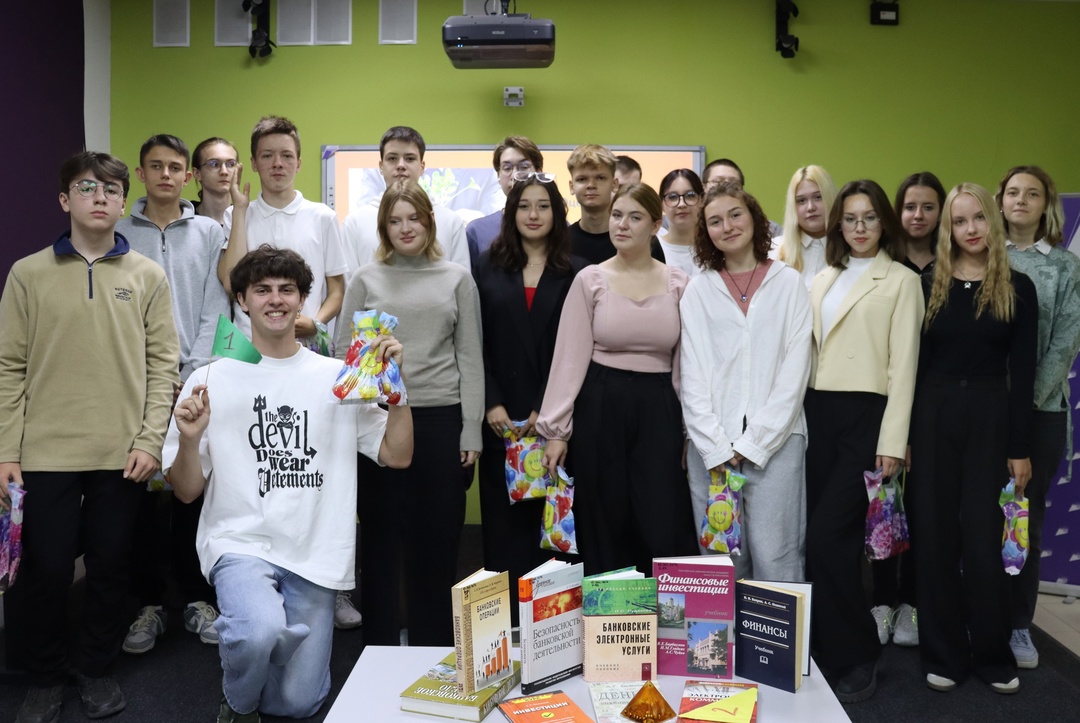 Фото предоставлено помощником депутата При поддержке депутата Законодательного Собрания Павла Шиляева прошла деловую игру на тему «Финансовая грамотность в цифровой среде»